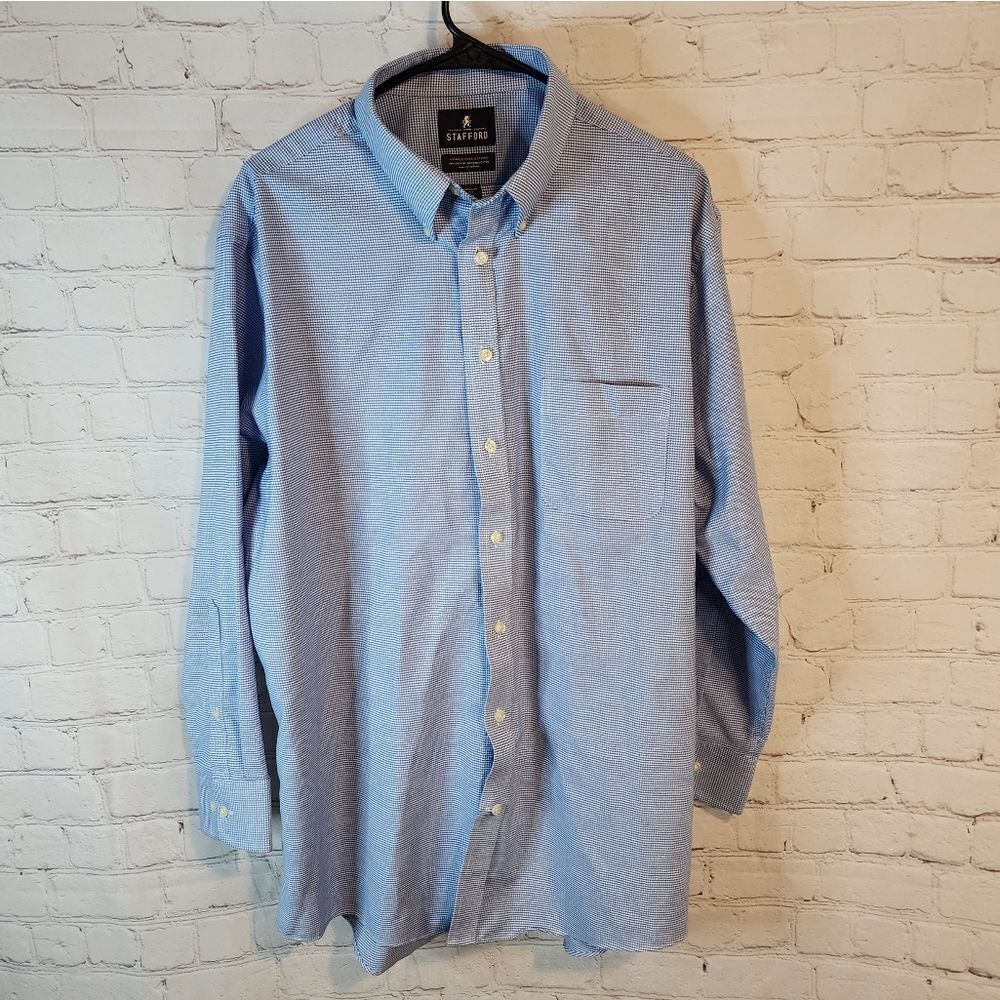 Men's Stafford "Regular Fit" longsleeve button-down shirt, size Large